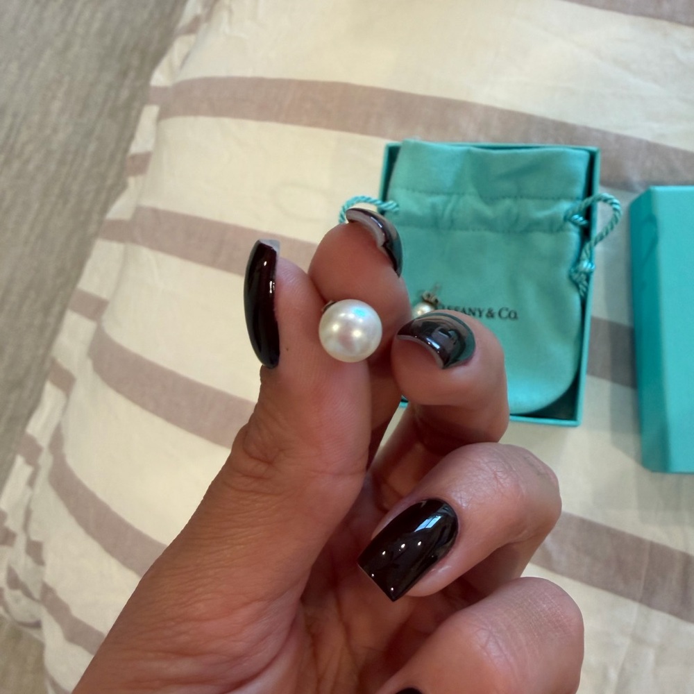 Tiffany & Co. Ziegfeld Collection Pearl Earring - Picture 4 of 4